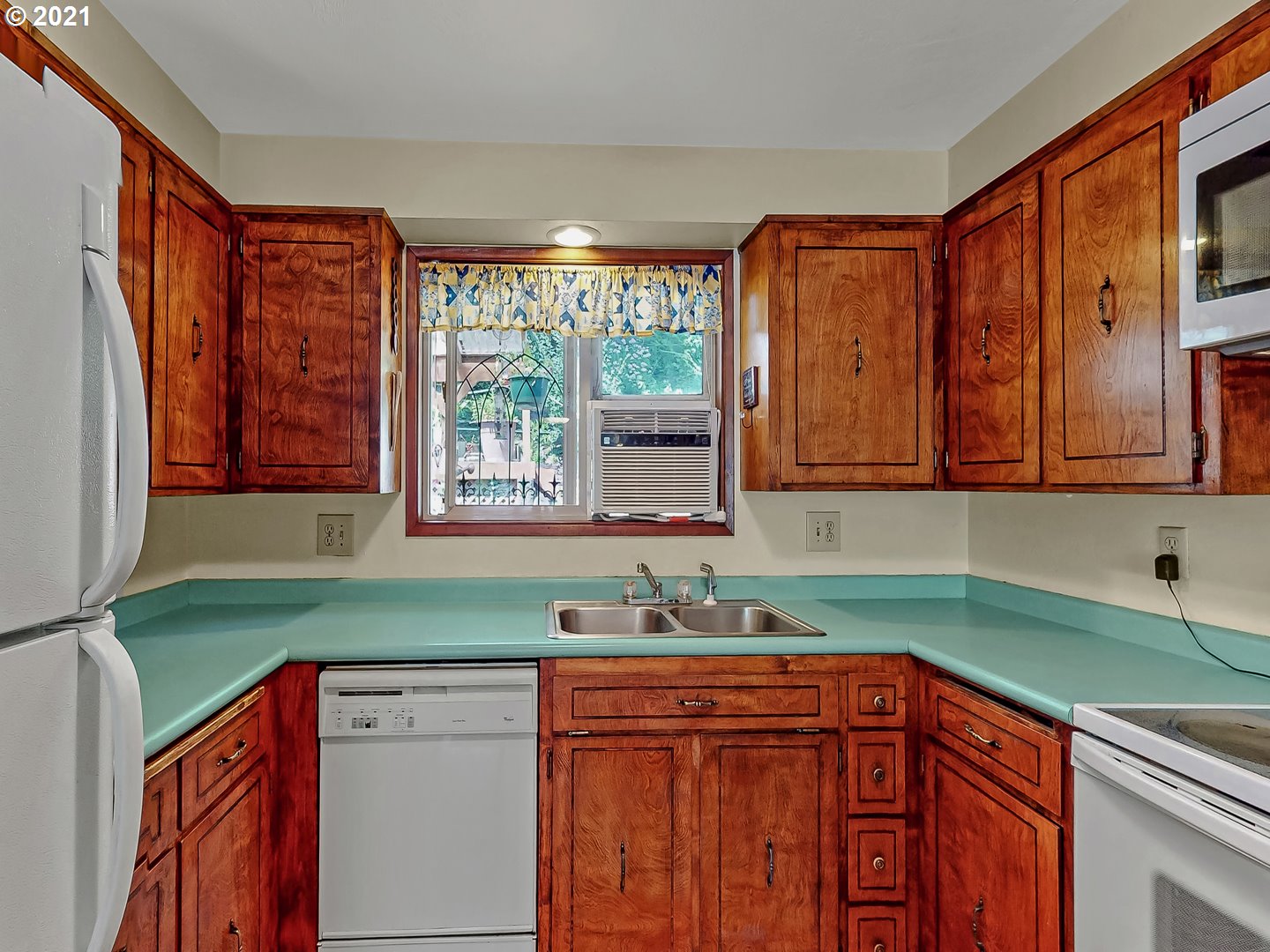 806 Kelly Boulevard Springfield, OR 97477 - Photo 11 of 27