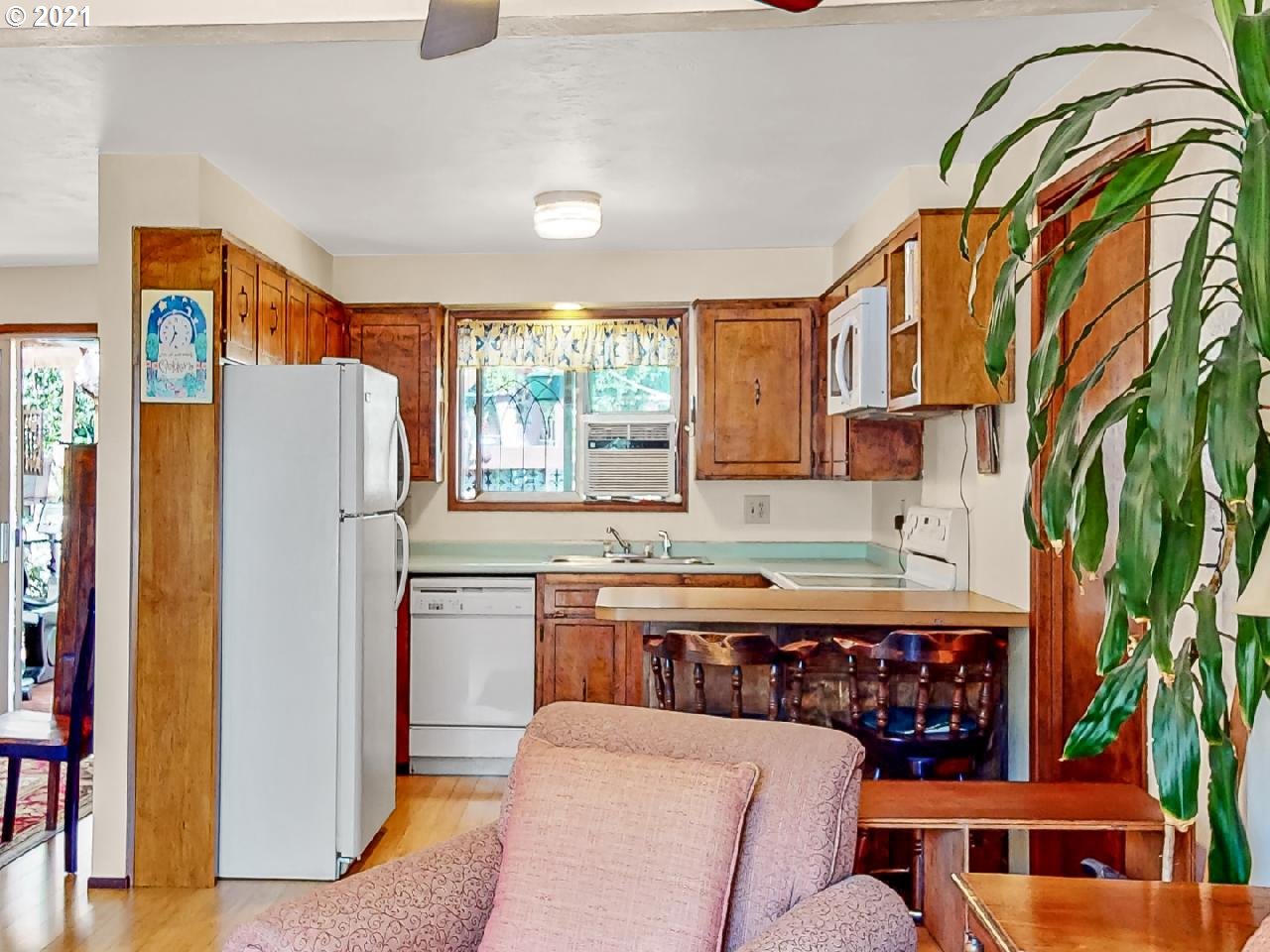 806 Kelly Boulevard Springfield, OR 97477 - Photo 13 of 27