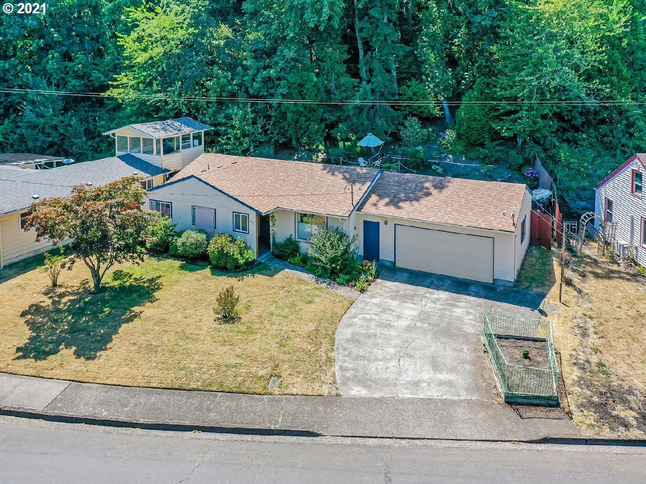 806 Kelly Boulevard Springfield, OR 97477 - Photo 3 of 27