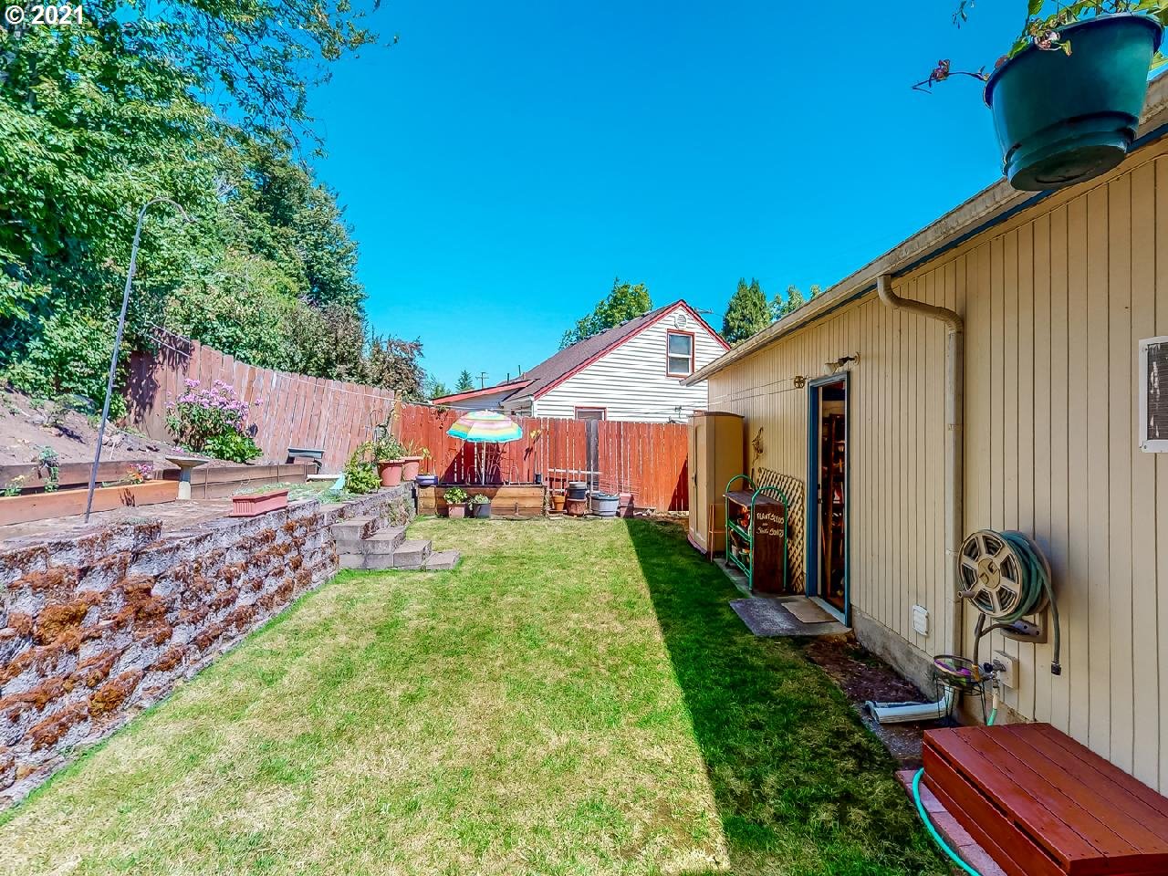 806 Kelly Boulevard Springfield, OR 97477 - Photo 25 of 27