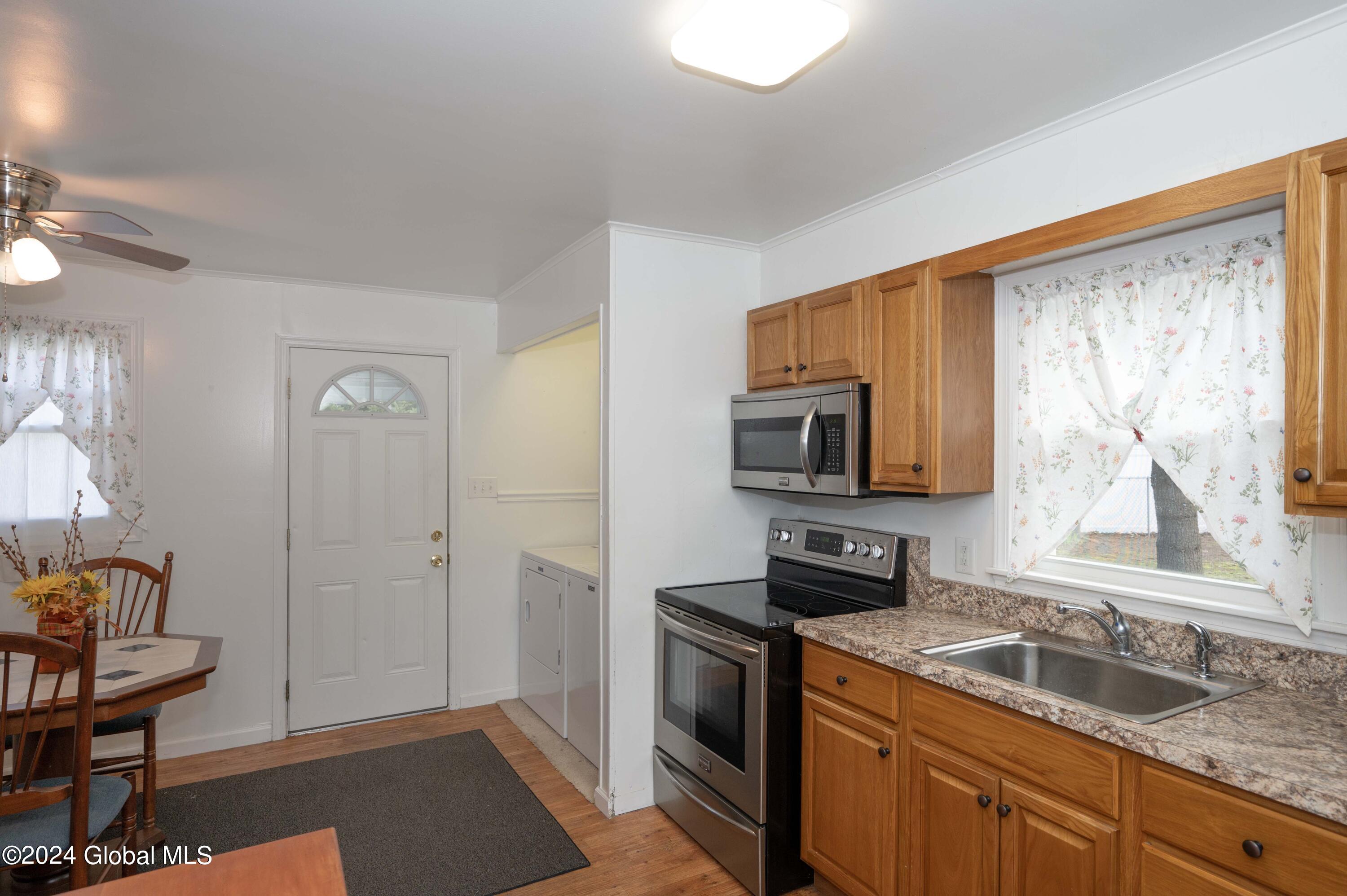 77 Consaul Road Colonie, NY 12205 - Photo 8 of 18 Kitchen
