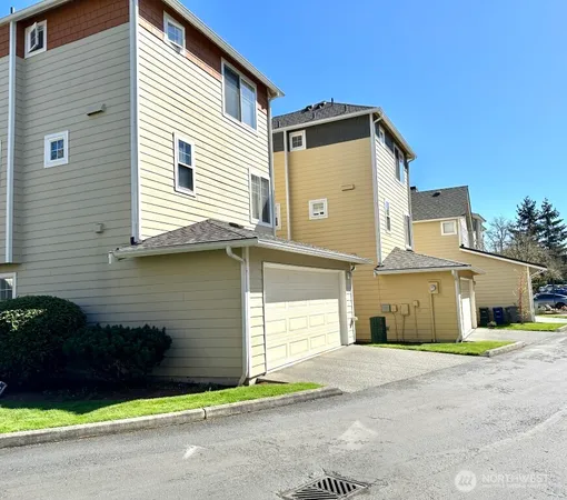 $3,800 | 515 225th Place Northeast, Unit 33, Sammamish, WA 98074
