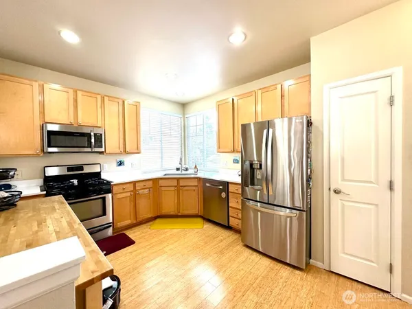 $3,800 | 515 225th Place Northeast, Unit 33, Sammamish, WA 98074