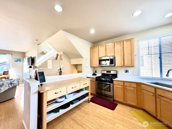 $3,800 | 515 225th Place Northeast, Unit 33, Sammamish, WA 98074