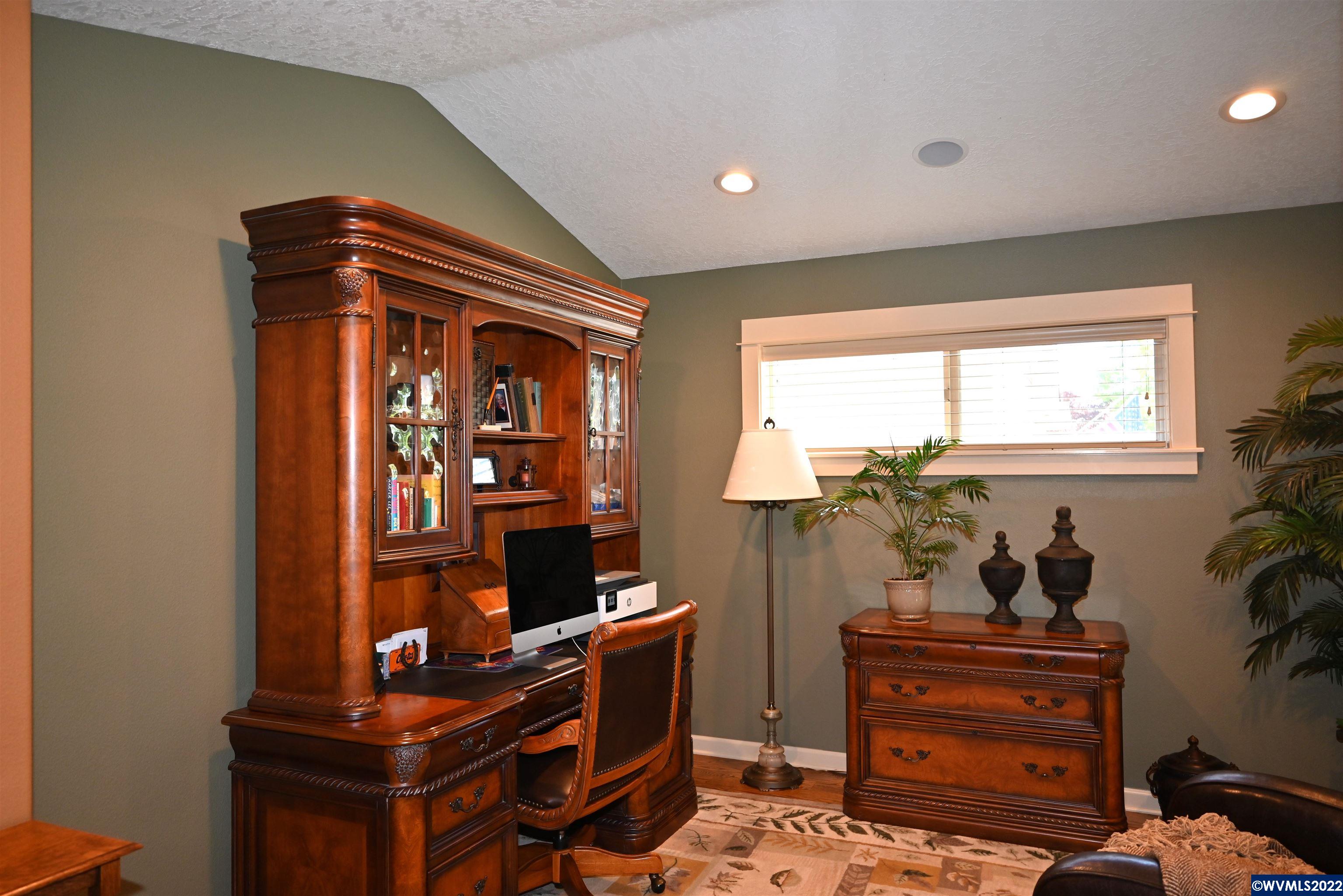 2066 Southeast Rhododendron Avenue Dallas, OR 97338 - Photo 6 of 26 Gallery Image 6