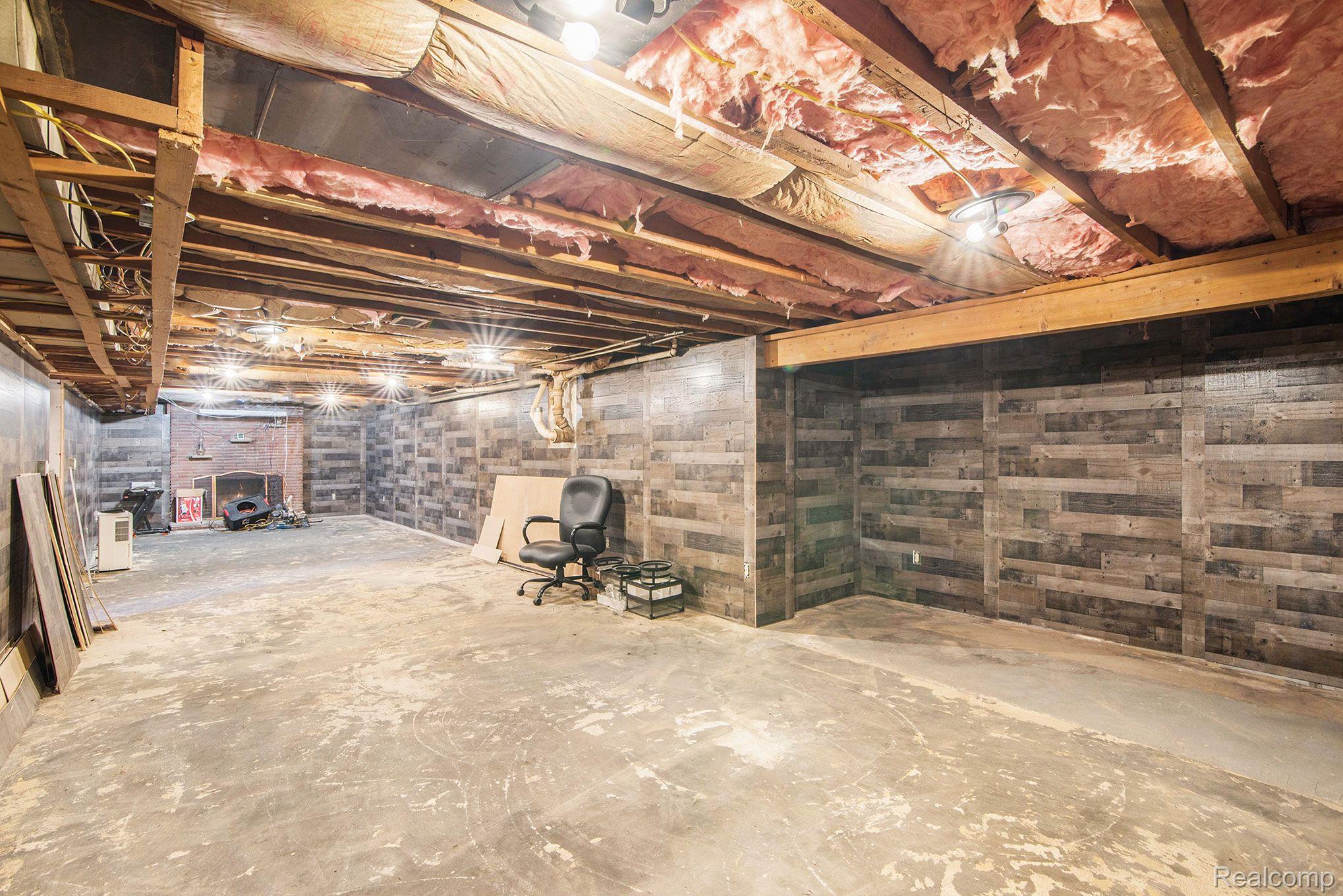 4275 Howe Road Grand Blanc, MI 48439 - Photo 23 of 24 Family Room_Basement_view 3