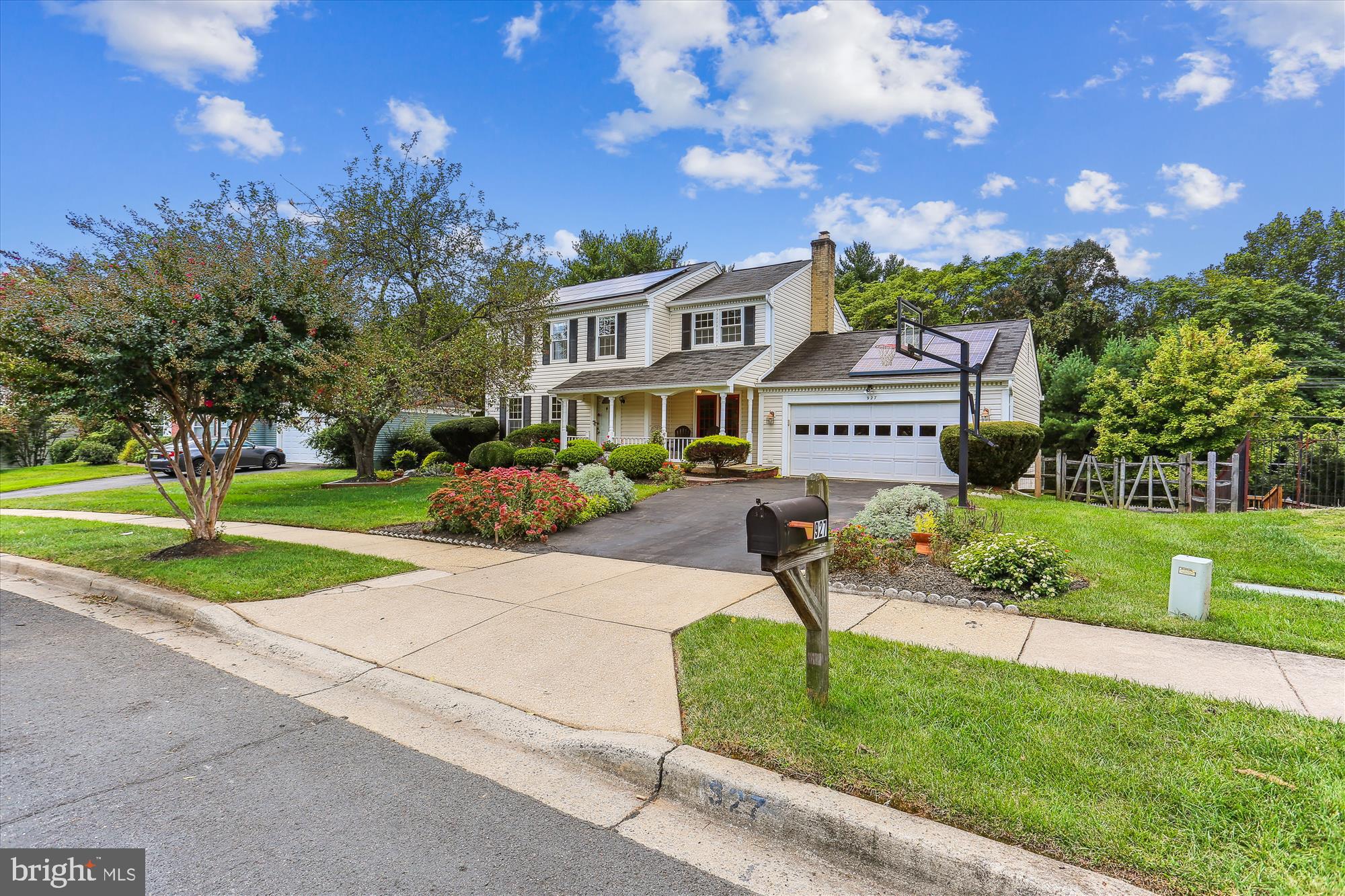 927 Pointer Ridge Drive Gaithersburg, MD 20878 - Photo 4 of 96