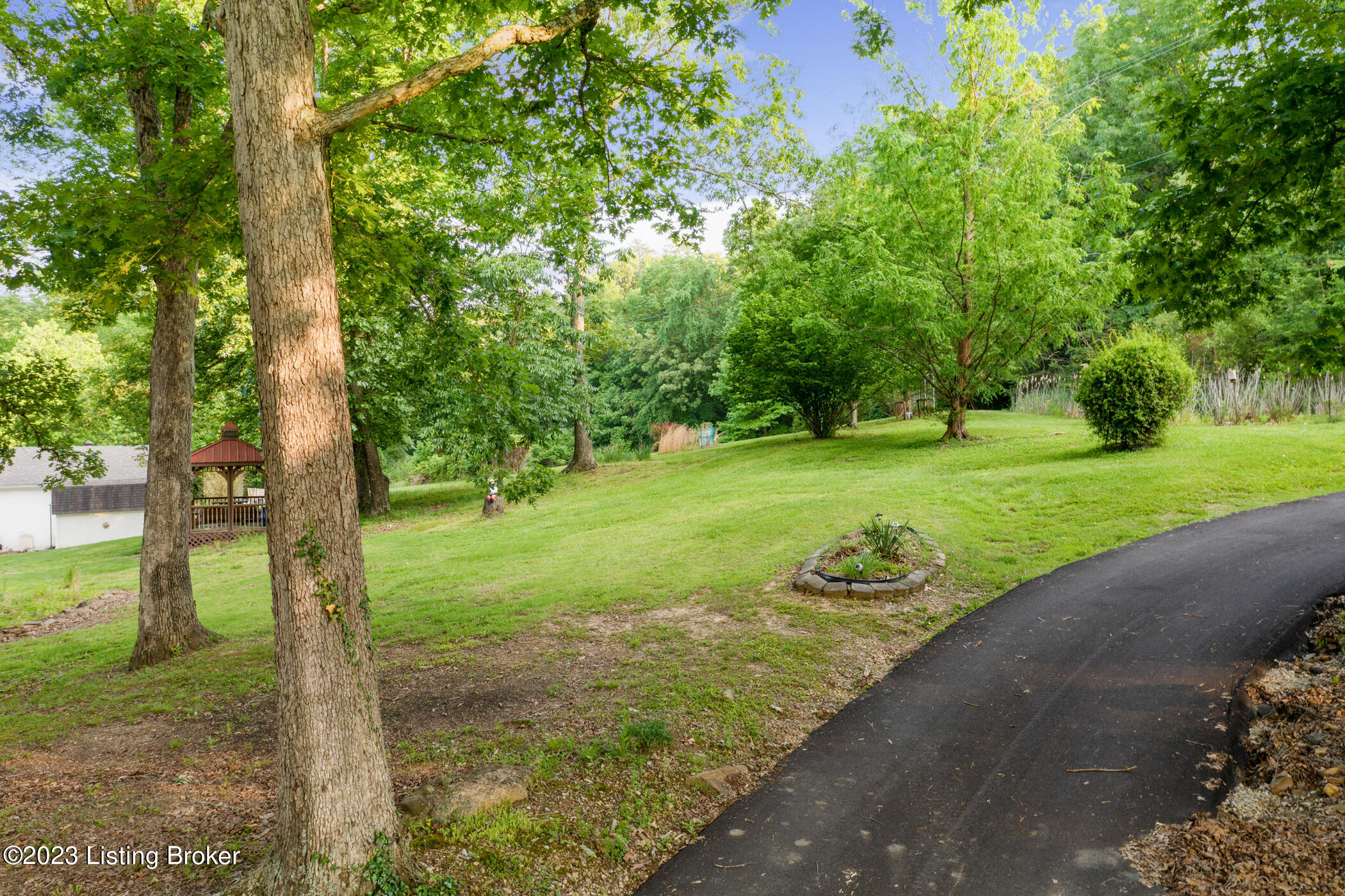 10202 Keys Ferry Road Fairdale, KY 40118 - Photo 19 of 24 Back Yard