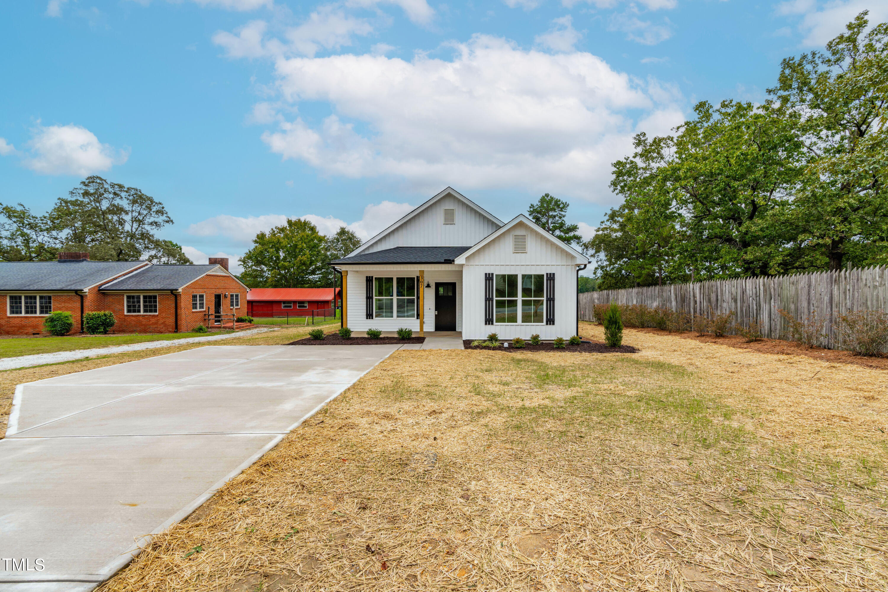 307 West Old Road Lillington, NC 27546 - Photo 3 of 26 DSC05711