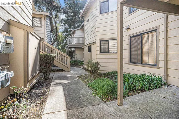 a view of a pathway with a house