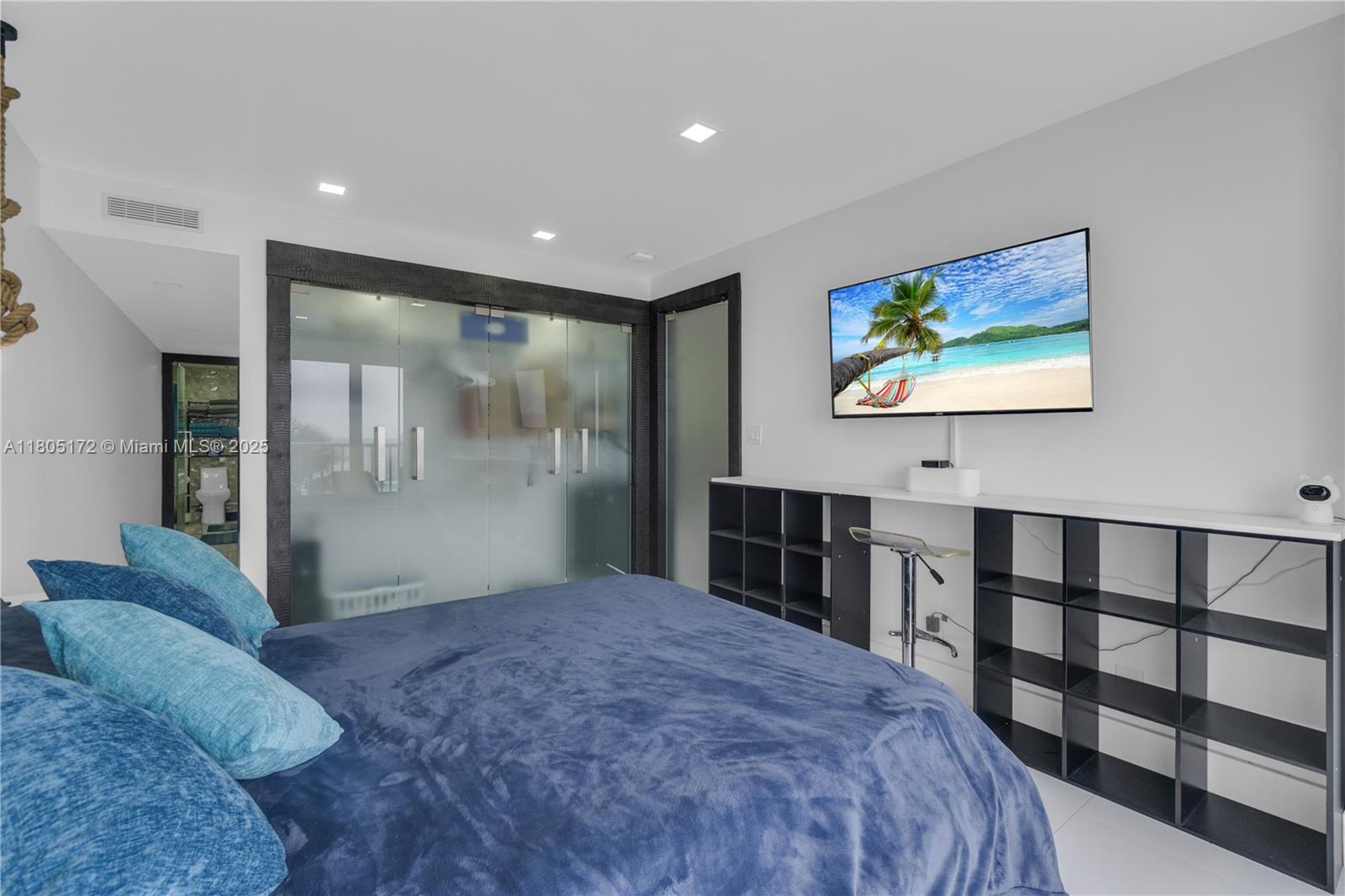 400 North Surf Road, Unit 504 Hollywood, FL 33019 - Photo 18 of 44