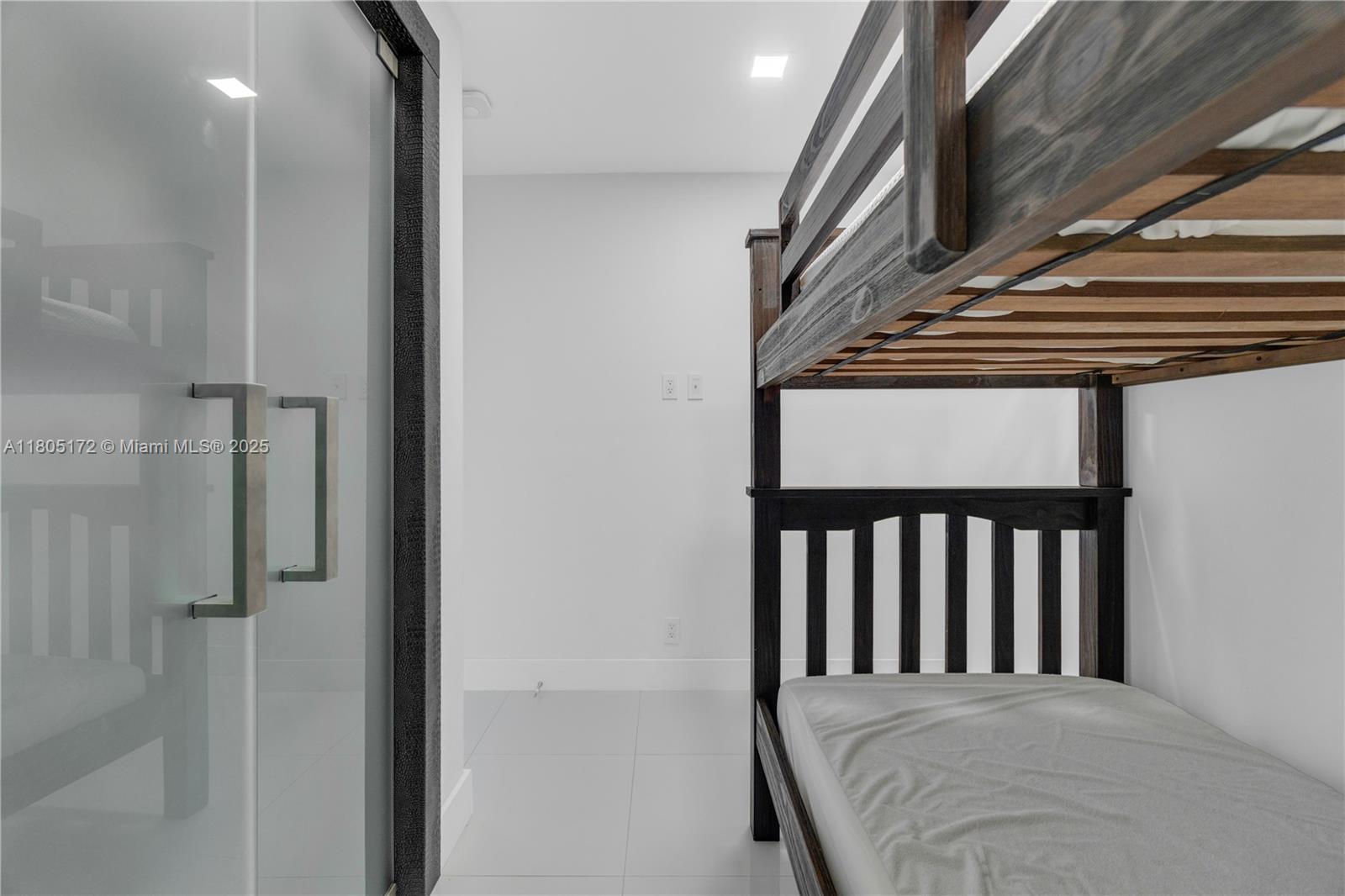 400 North Surf Road, Unit 504 Hollywood, FL 33019 - Photo 21 of 44 a view of a hallway