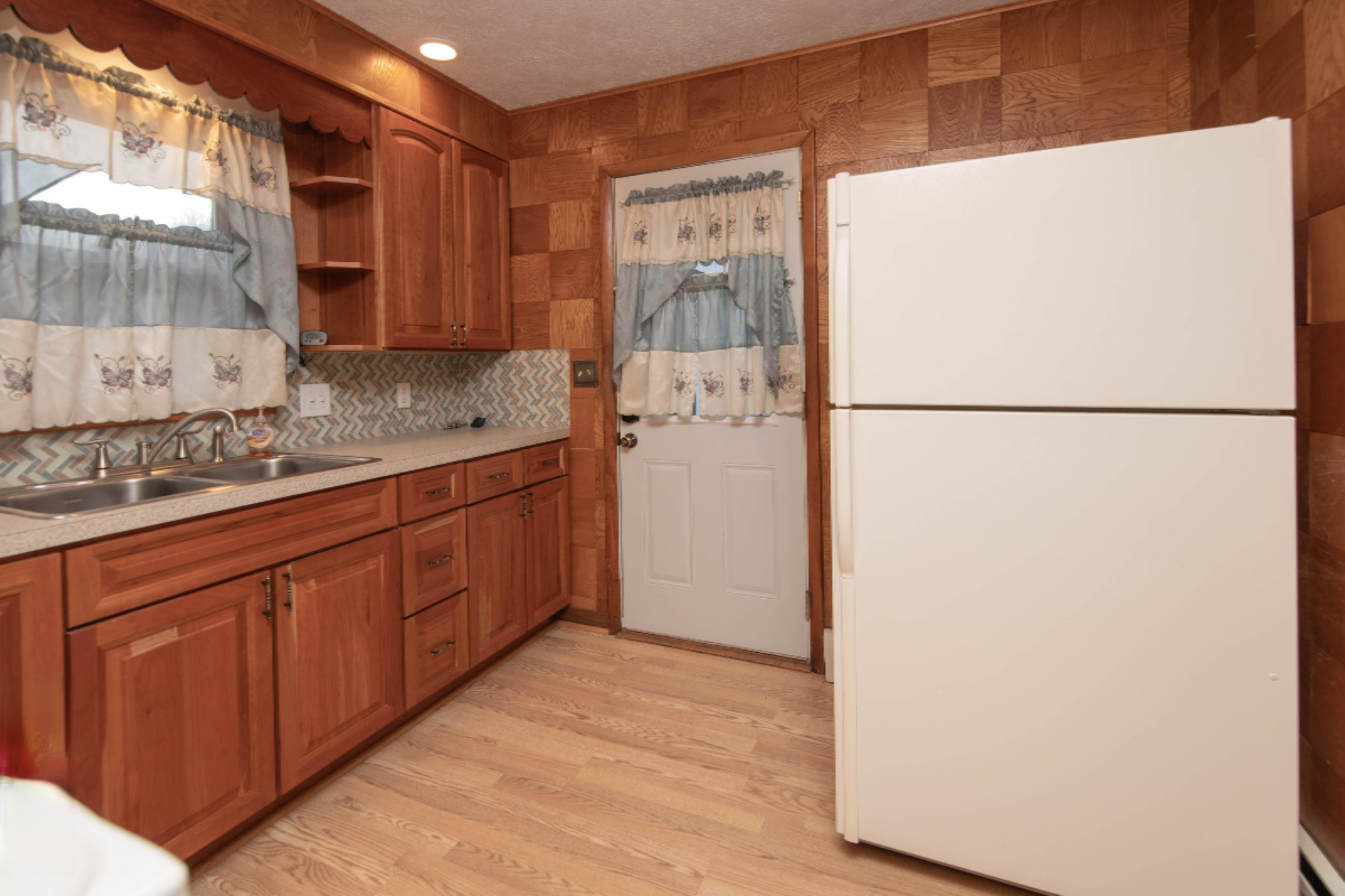 8080 Day Road Bellevue, MI 49021 - Photo 3 of 18 8080_E_Day_Road_09