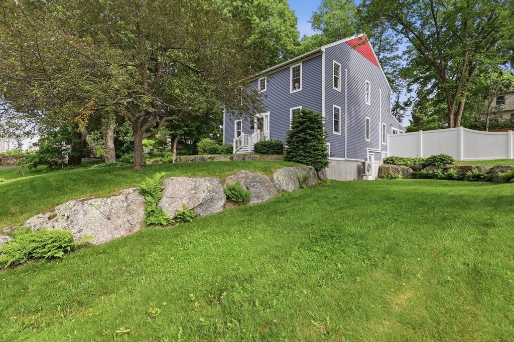 28 Modoc Street Worcester, MA 01604 - Photo 3 of 42