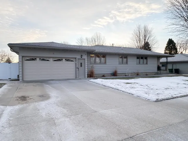 $335,000 | 1118 Elmwood Avenue, Worthington, MN 56187