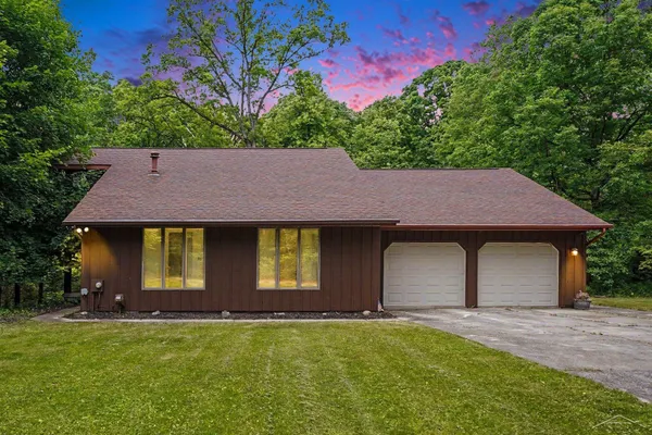 $399,900 | 371 Saginaw Road, Sanford, MI 48657