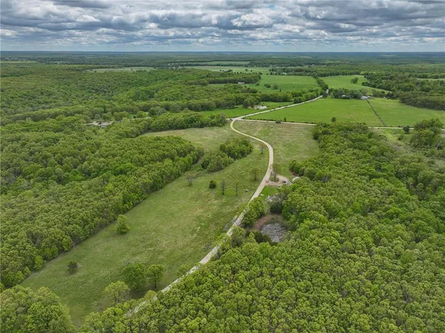 $295,000 | 11375 Northeast 50 Road, Osceola, MO 64776