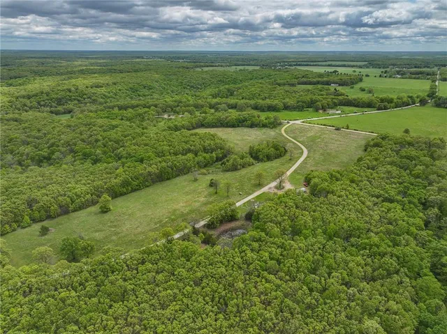 $295,000 | 11375 Northeast 50 Road, Osceola, MO 64776