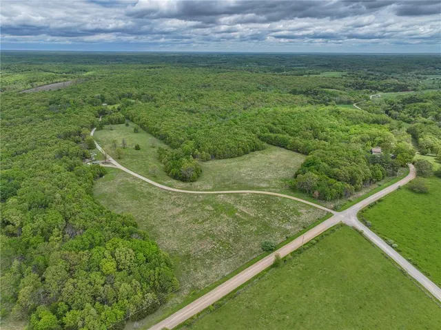 $295,000 | 11375 Northeast 50 Road, Osceola, MO 64776