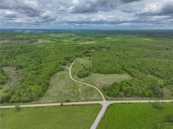 $295,000 | 11375 Northeast 50 Road, Osceola, MO 64776