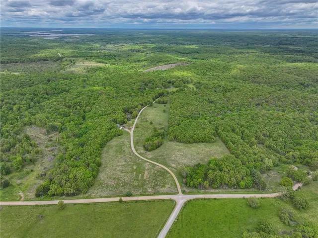 $295,000 | 11375 Northeast 50 Road, Osceola, MO 64776