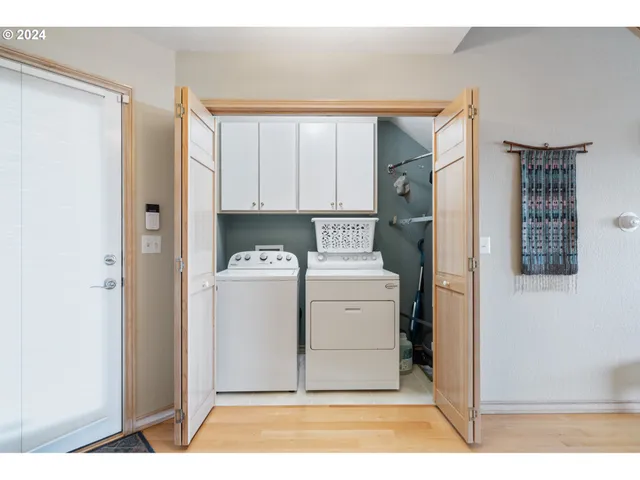 a view of a bathroom