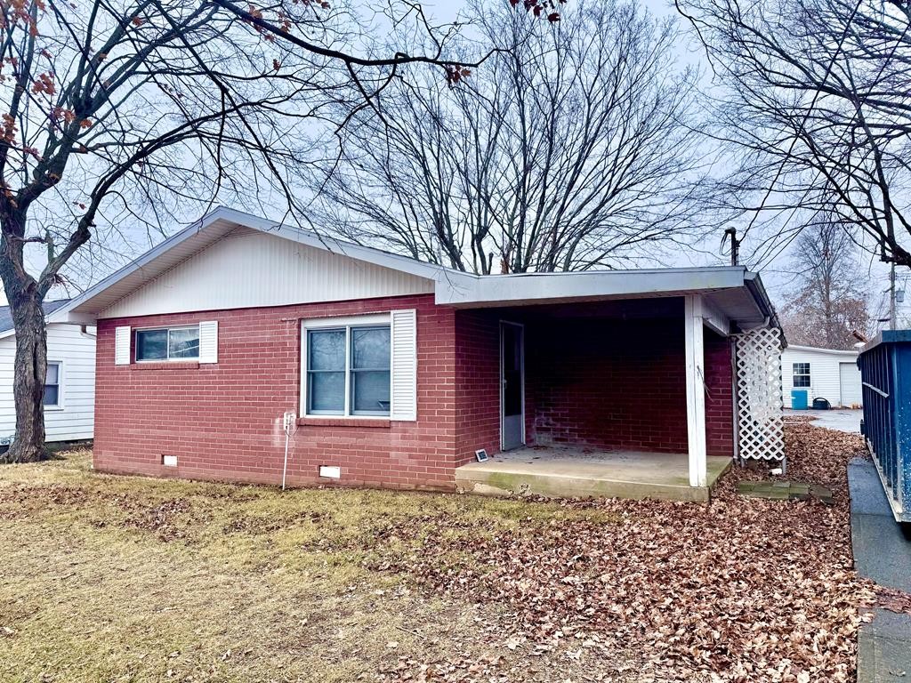 2805 Canton Street Hopkinsville, KY 42240 - Photo 1 of 19 a front view of a house with a yard