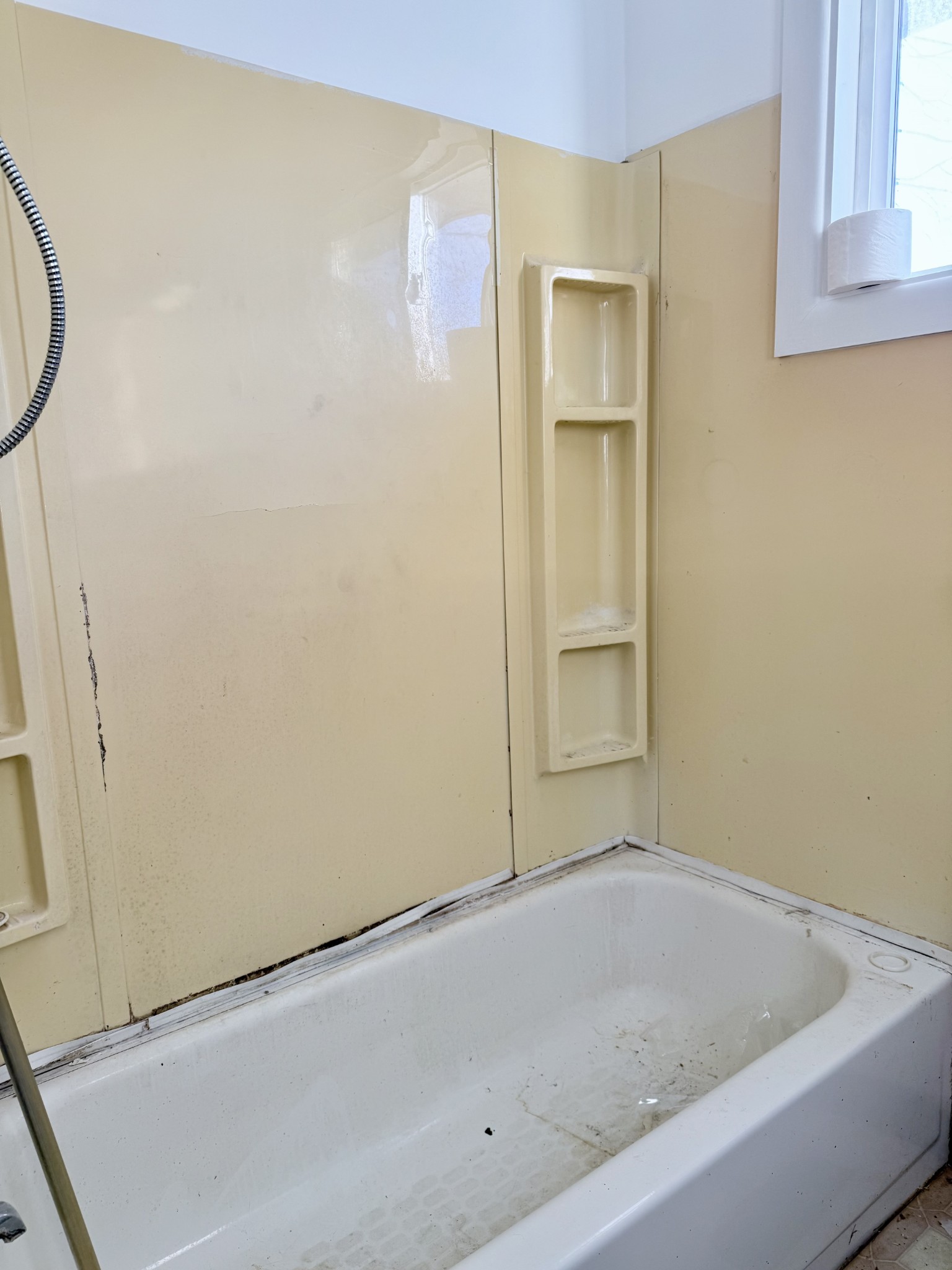 2805 Canton Street Hopkinsville, KY 42240 - Photo 16 of 19 a bathroom with a bathtub