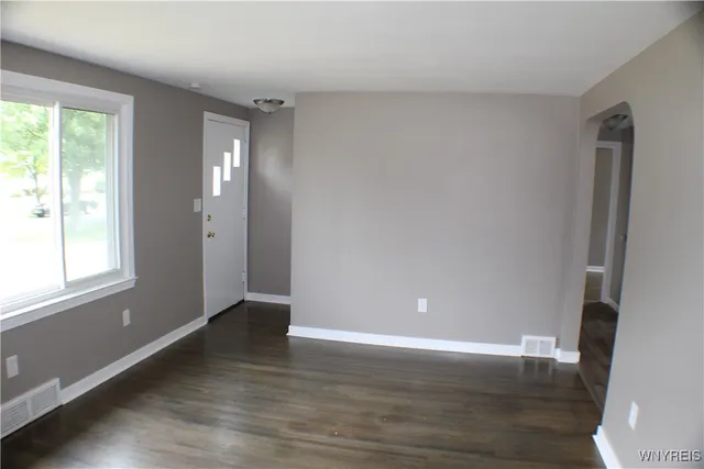 $1,900 | 110 Susan Lane, Cheektowaga, NY 14225