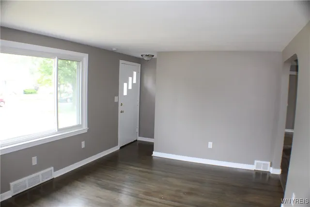 $1,900 | 110 Susan Lane, Cheektowaga, NY 14225