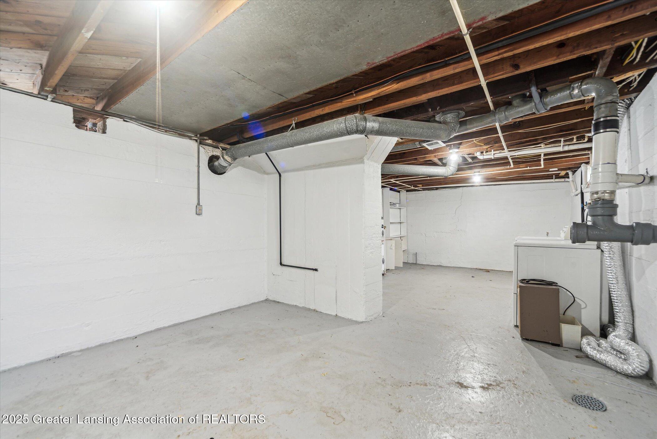 336 South Waverly Road Lansing, MI 48917 - Photo 25 of 33 26-336-S-Waverly-Rd-Lansing-MI-48917-Win