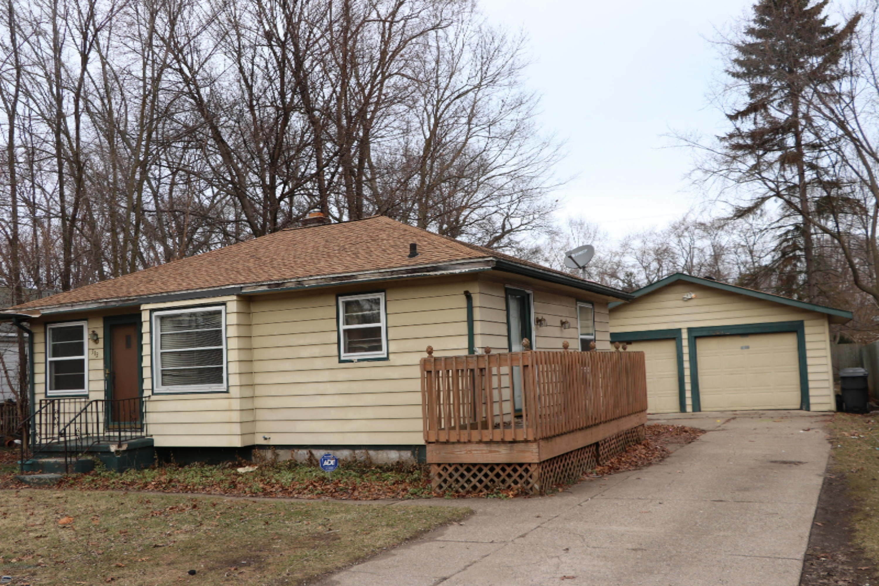 513 Chippewa Road Benton Harbor, MI 49022 - Photo 2 of 35 IMG_2822 - Copy