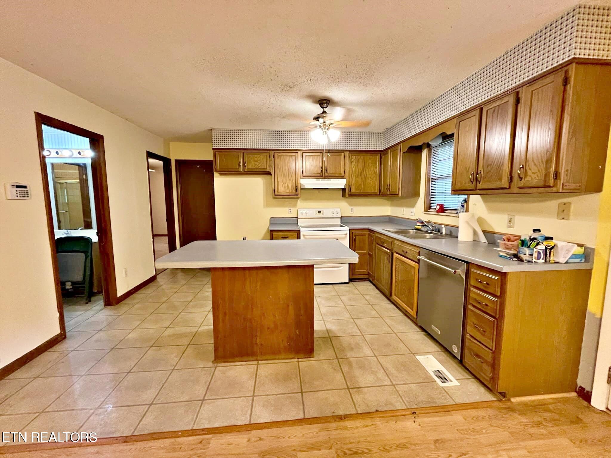 2167 County Road 700 Riceville, TN 37370 - Photo 20 of 32 e07d5fcb-4b07-4672-819b-6ee60b61c765