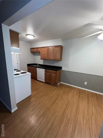 $1,120 | 8746 Brentshire Walk, Brentwood, MO 63144