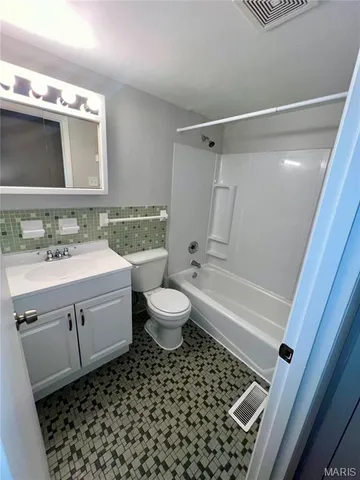 $1,120 | 8746 Brentshire Walk, Brentwood, MO 63144