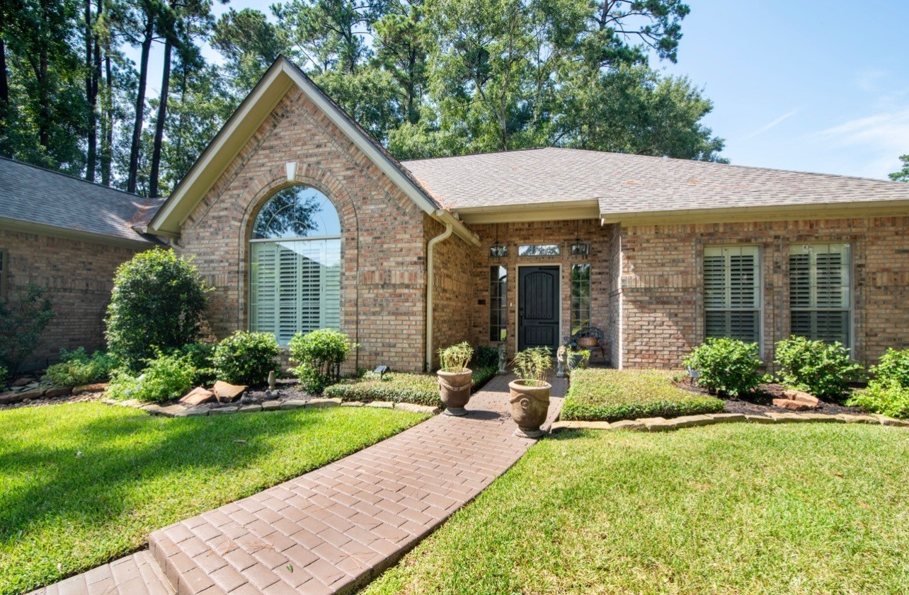 901 Longmire Road, Unit 51 Conroe, TX 77304 - Photo 8 of 48 Located under 7 miles to Lake Conroe including lake view restaurants. You can own luxury property with land without being on the lake. Come view this exquisitely designed home, ready to move in. Must see additional lot, pure country living