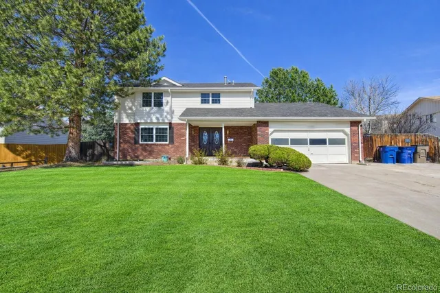 a view of house with a yard