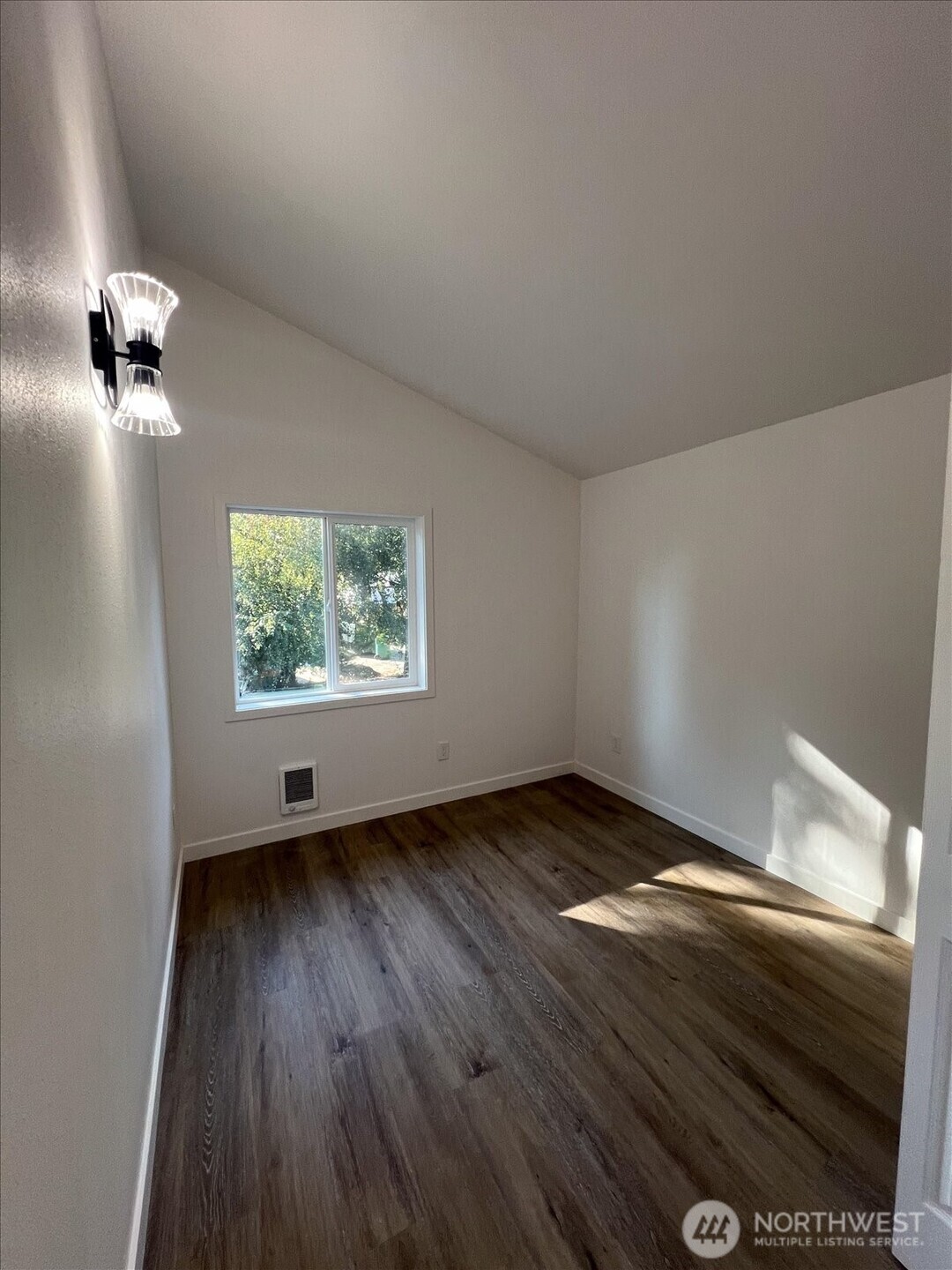 10443 17th Avenue Southwest Seattle, WA 98146 - Photo 24 of 40