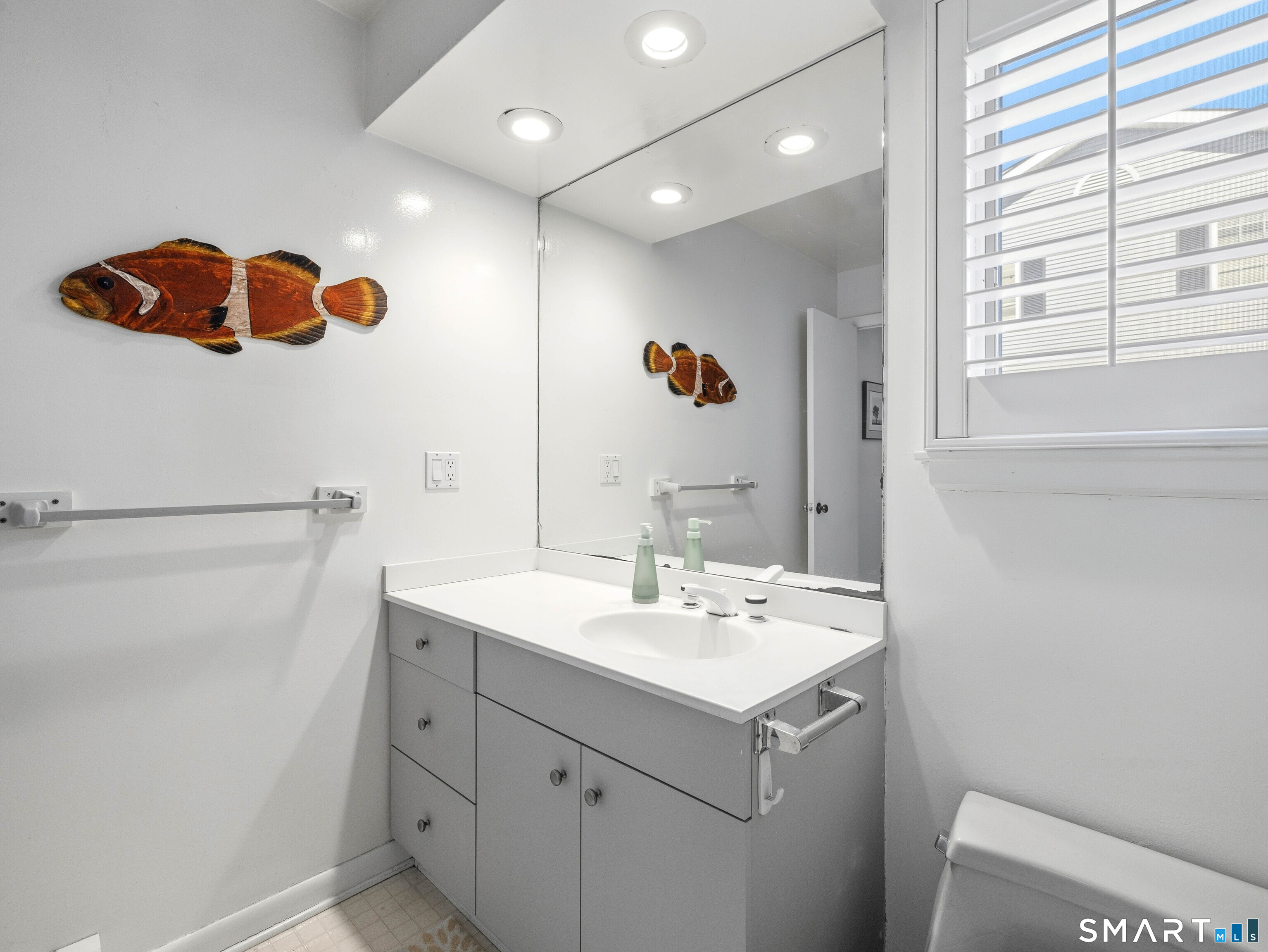 24 Cherry Lane Madison, CT 06443 - Photo 28 of 40 Primary bathroom