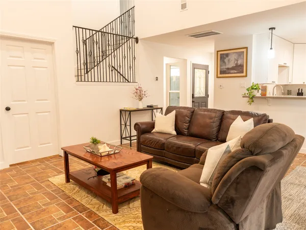 $1,950 | 10254 Valleywood Drive, Houston, TX 77041