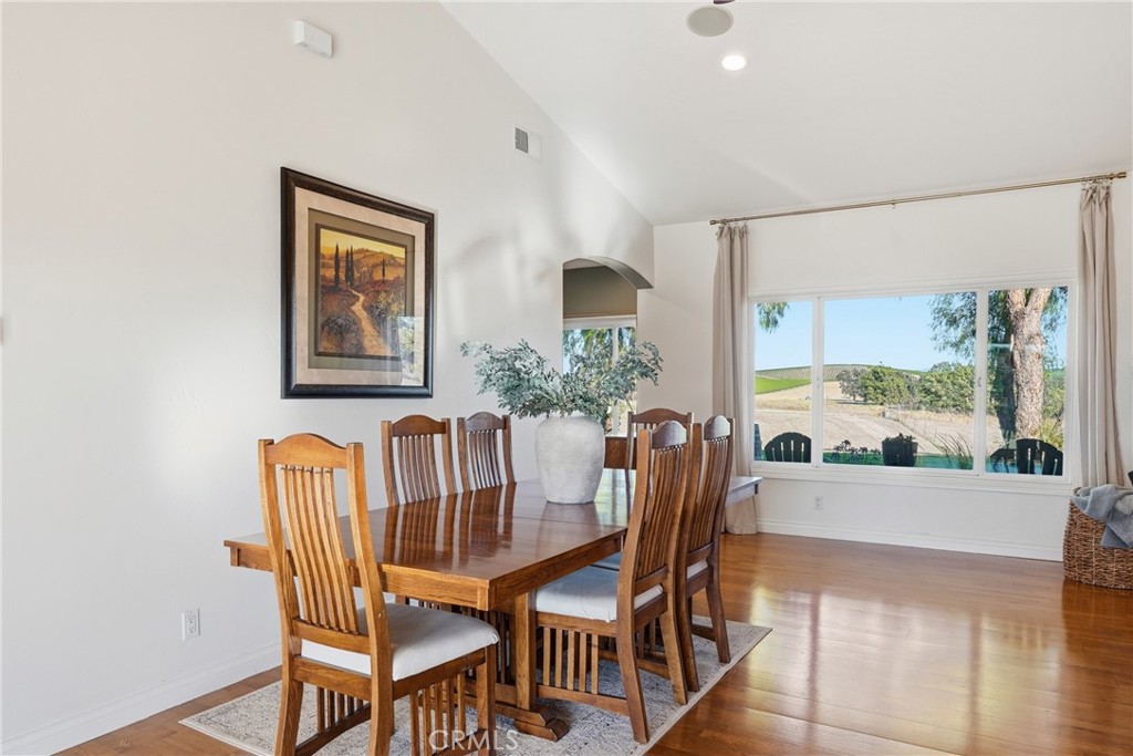 220 Cook Court Templeton, CA 93465 - Photo 10 of 45 a dining room with furniture and window