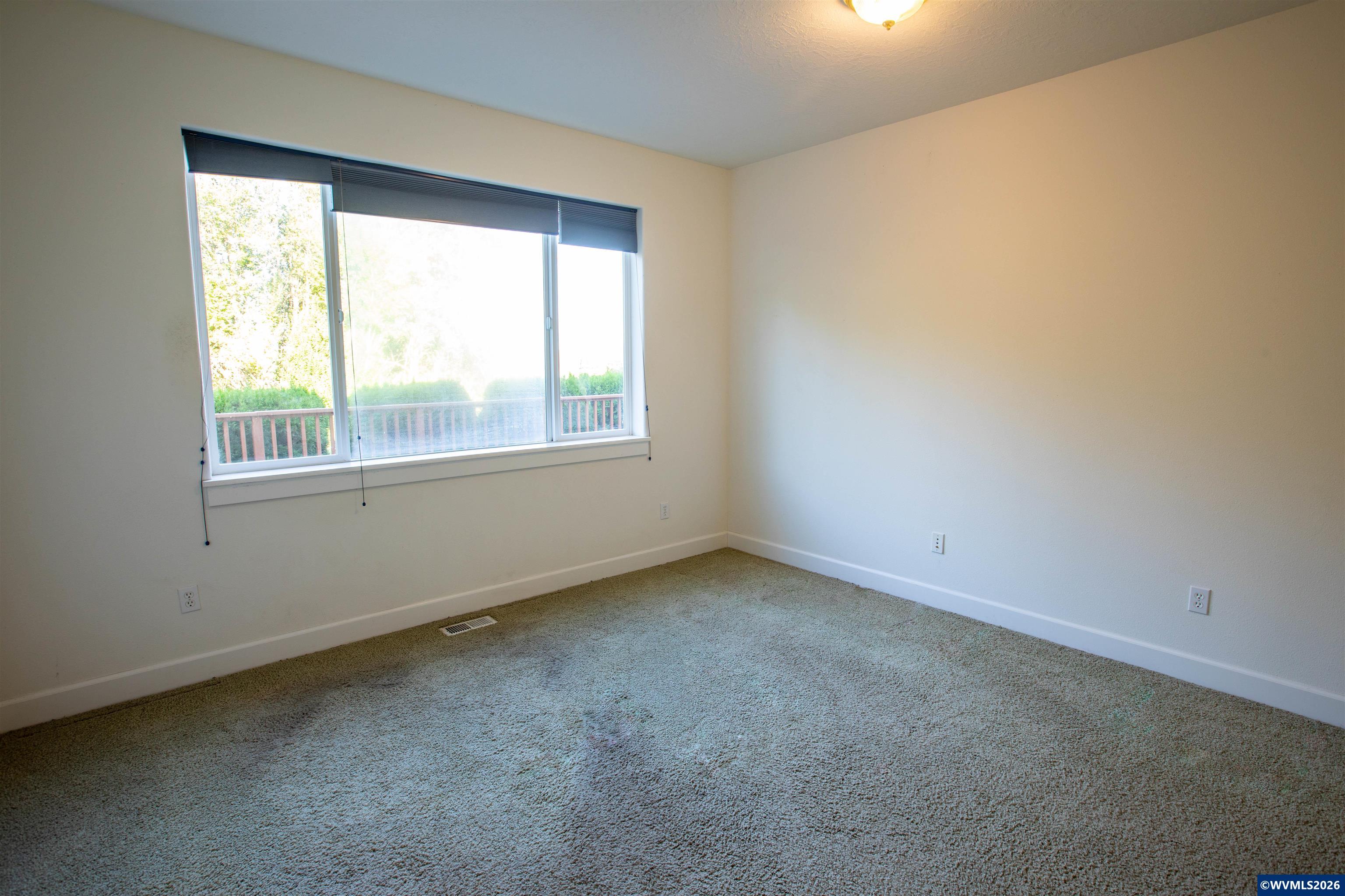 2075 Northwest Violet Avenue Albany, OR 97321 - Photo 9 of 34