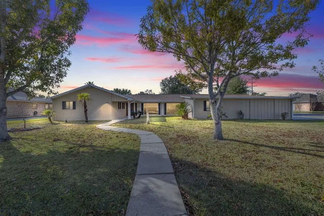 $2,500 | 4900 East St Charles Avenue, Lake Charles, LA 70605