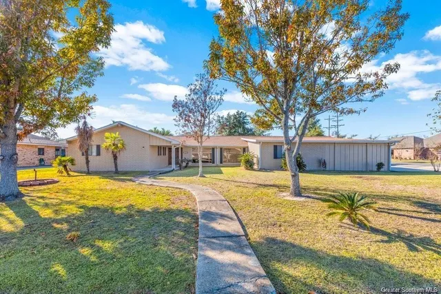 $2,500 | 4900 East St Charles Avenue, Lake Charles, LA 70605