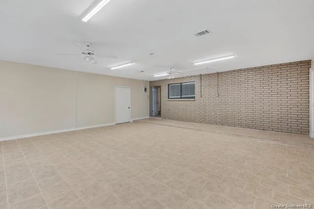 $2,500 | 4900 East St Charles Avenue, Lake Charles, LA 70605