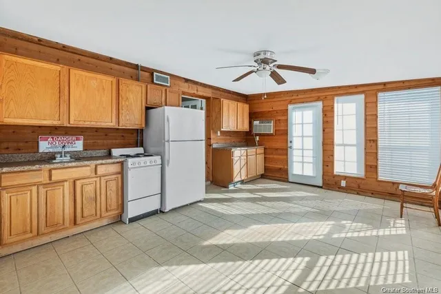 $2,500 | 4900 East St Charles Avenue, Lake Charles, LA 70605