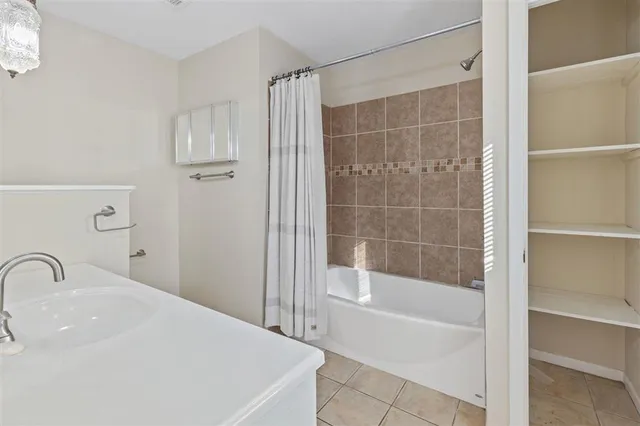 $2,500 | 4900 East St Charles Avenue, Lake Charles, LA 70605