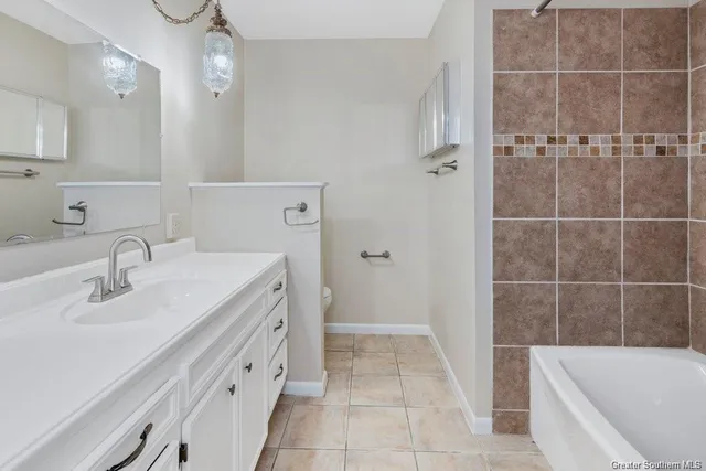 $2,500 | 4900 East St Charles Avenue, Lake Charles, LA 70605