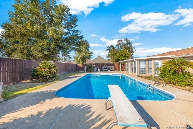 $2,500 | 4900 East St Charles Avenue, Lake Charles, LA 70605