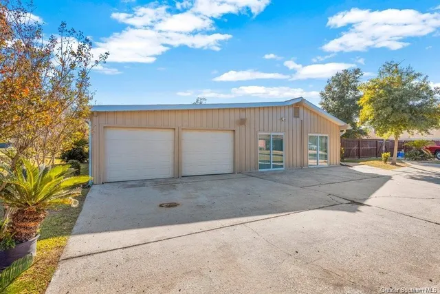 $2,500 | 4900 East St Charles Avenue, Lake Charles, LA 70605